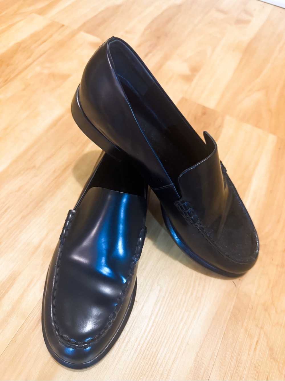 NWOB Vince Naomi Black Leather Slip-On Loafers Size 8 1/2